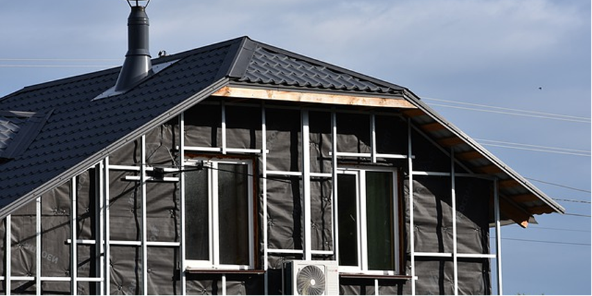 Montaj izolare termică exterioară pe casa cu materiale premium și echipă specializată Alpinbist Construct